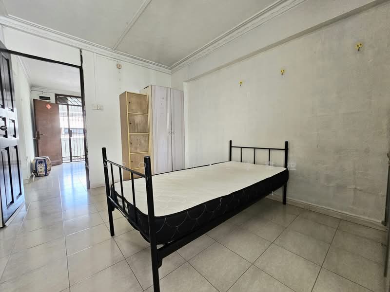 713 Yishun Street 71 HDB Flat For Sale at S$ 460,000 | PropertyGuru Singapore - Bedroom