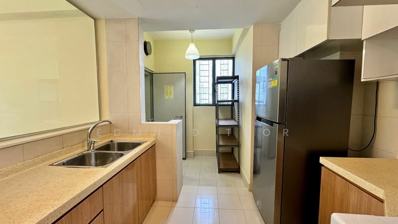 Blue Horizon Condominium For Sale at S$ 1,580,000 | PropertyGuru Singapore - Kitchen