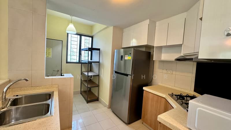 Blue Horizon Condominium For Sale at S$ 1,580,000 | PropertyGuru Singapore - Kitchen