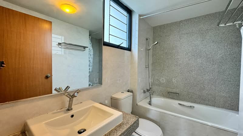 Blue Horizon Condominium For Sale at S$ 1,580,000 | PropertyGuru Singapore - Bathroom
