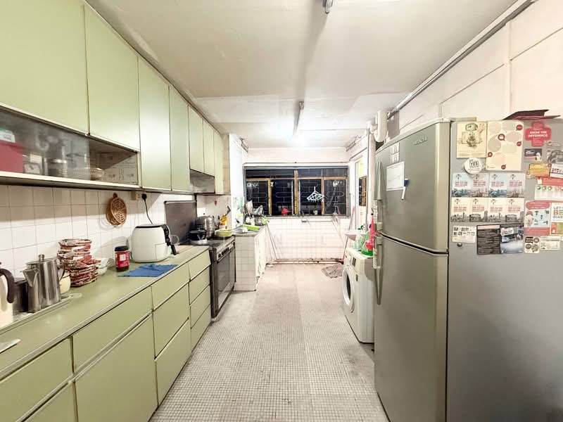 121 Ang Mo Kio Avenue 3 HDB Flat For Sale at S$ 380,000 | PropertyGuru Singapore - Kitchen