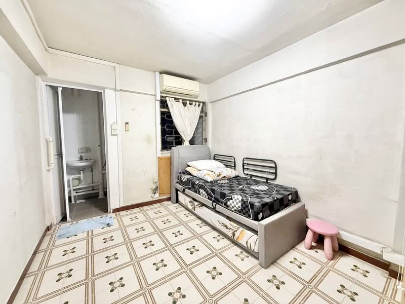 121 Ang Mo Kio Avenue 3 HDB Flat For Sale at S$ 380,000 | PropertyGuru Singapore - Bedroom
