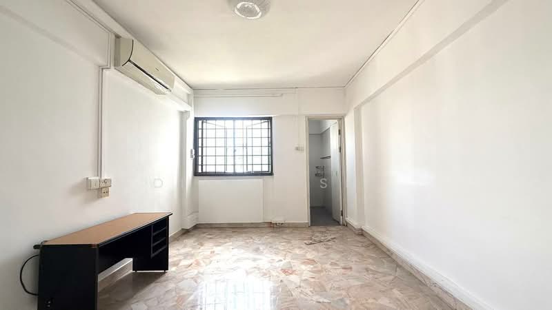 264 Tampines Street 21 HDB Flat For Sale at S$ 658,000 | PropertyGuru Singapore - Master Bedroom