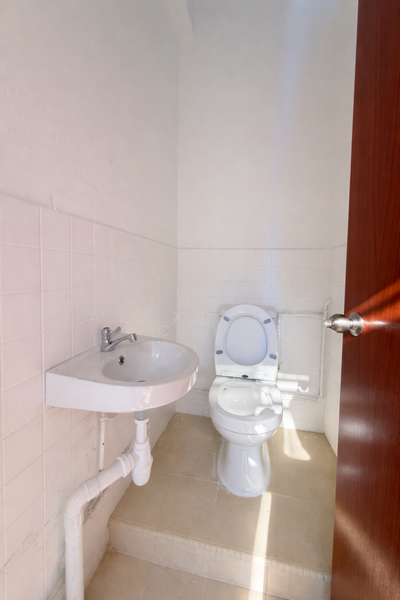 jalan jurong kechil, jalan jurong kechil, 3 Bedrooms, 2,217 sqft, Corner Terrace For Rent, by Alex Toh C W, 500087153 - Bathroom - PropertyGuru.com.sg