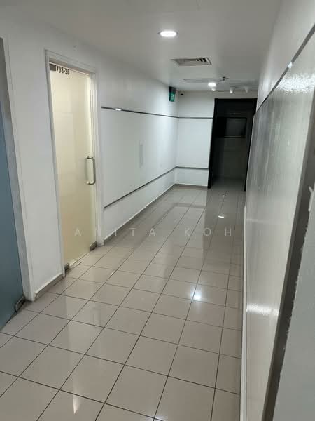 Orchard Plaza, 150 Orchard Road, 872 sqft, Office For Sale, by Anita Koh, 500087155 - Corridor - CommercialGuru.com.sg