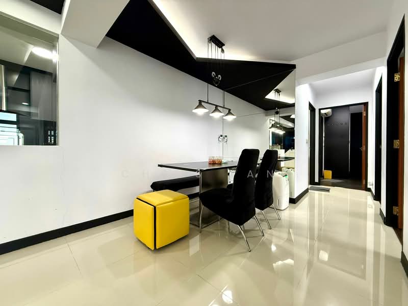 511A Yishun Street 51 HDB Flat For Sale at S$ 780,000 | PropertyGuru Singapore - Dining Room