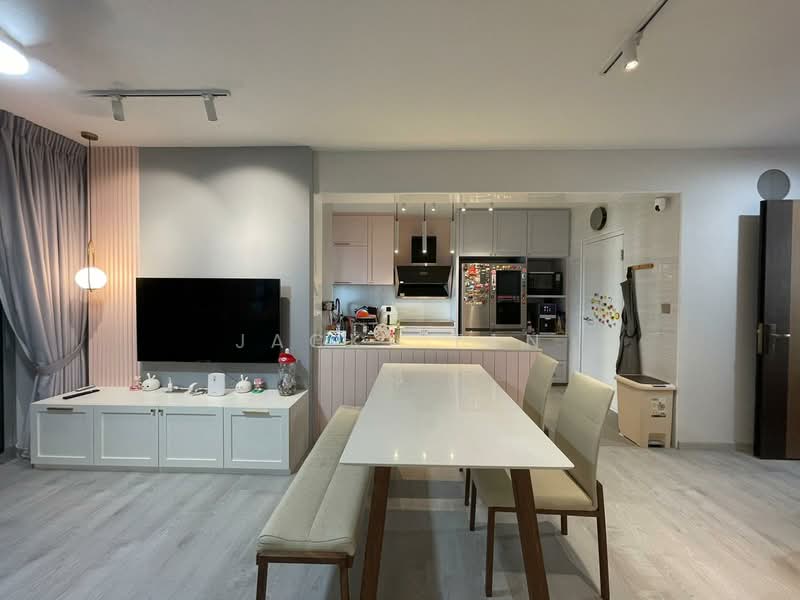 422A Northshore Drive HDB Flat For Sale at S$ 1,250,000 | PropertyGuru Singapore - Living Room