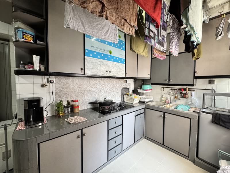 193 Pasir Ris Street 12 HDB Flat For Sale at S$ 750,000 | PropertyGuru Singapore - Kitchen