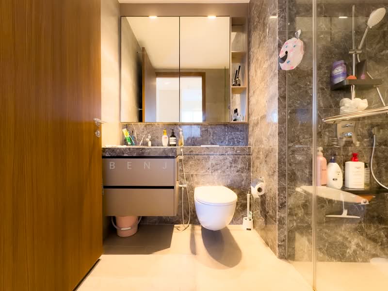 Stirling Residences Condominium For Sale at S$ 1,600,000 | PropertyGuru Singapore - Bathroom
