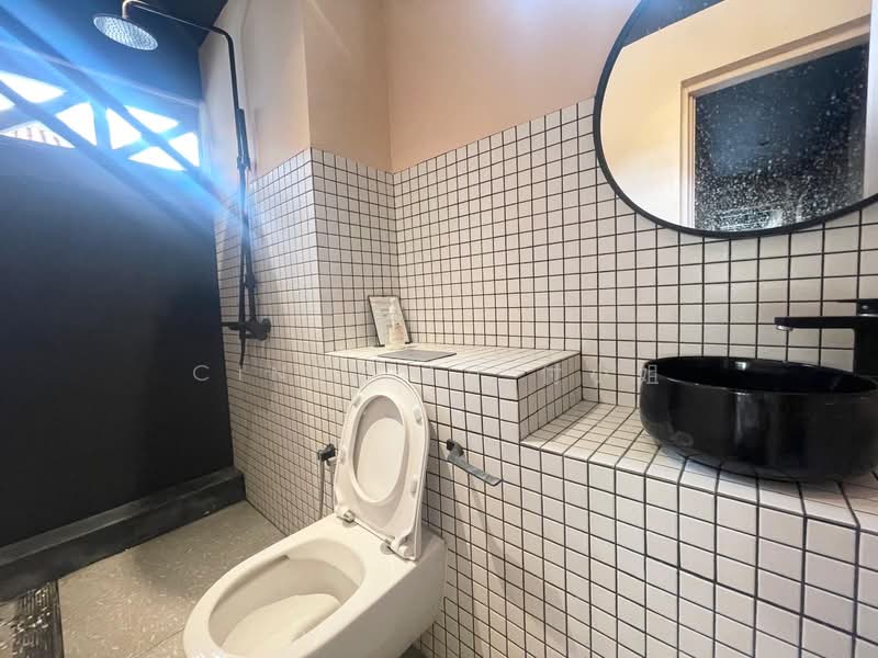 Cheap Bedroom @ Chinatown, , Room Rental, 120 sqft, Apartment For Rent, by Cindy Fu 付小姐, 500087203 - Bathroom - PropertyGuru.com.sg