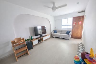 For Sale - 215 Serangoon Avenue 4