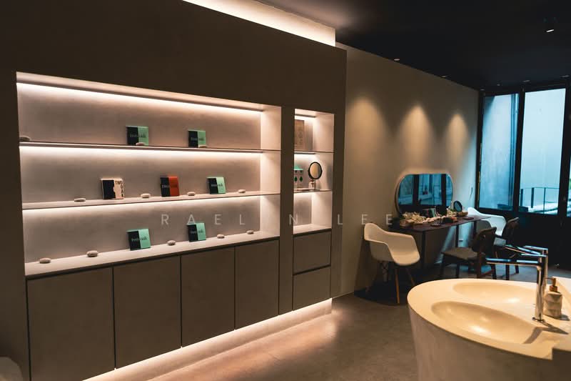 ❤️Super CHEAP! Main Road Shophouse Near MRT AEI, North Canal Road / Clark Quay / Hongkong Street / South Bridge Road, Boat Quay / Raffles Place / Marina, 3,214 sqft, Shop / Shophouse For Sale, by Raelyn Lee, 500087210 - Bathroom - CommercialGuru.com.sg