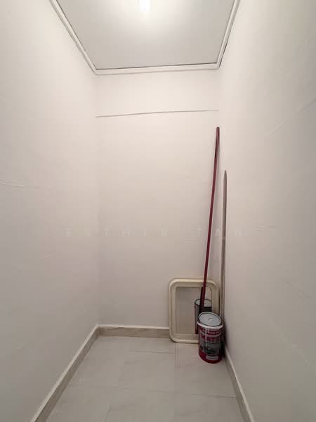 681 Hougang Avenue 8 HDB Flat For Sale at S$ 440,000 | PropertyGuru Singapore - Interior