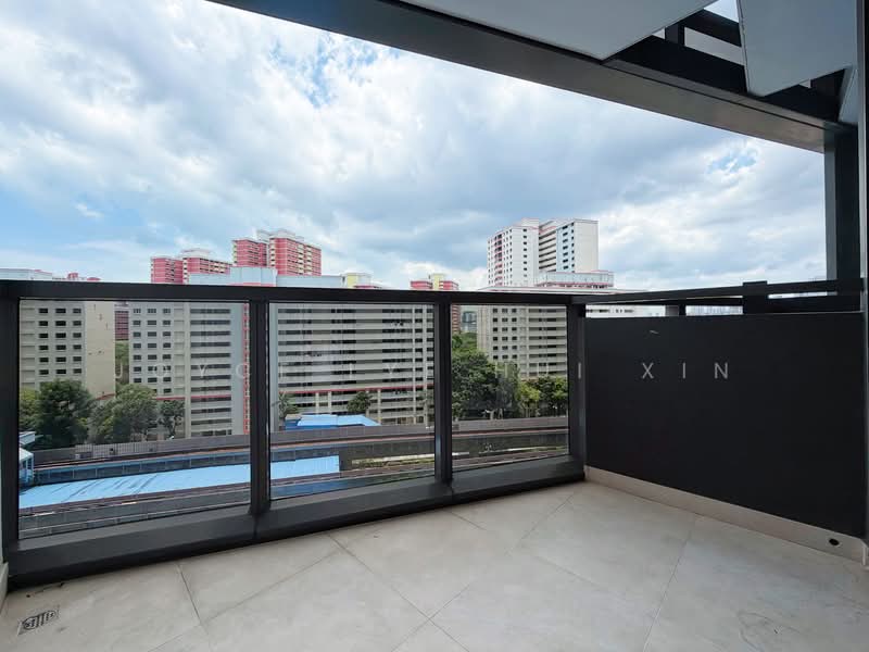 Commonwealth Towers Condominium For Sale at S$ 968,000 | PropertyGuru Singapore - Balcony