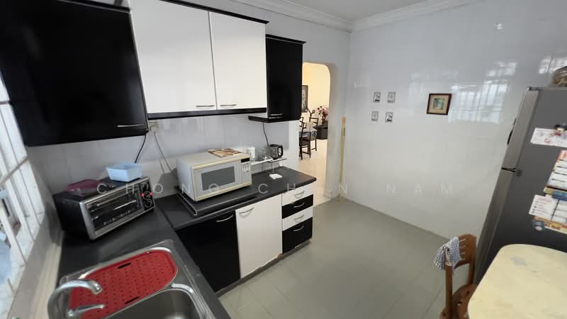 SIGLAP CORNER TERRACE, SUITS REBUILD OR A & A. NEAR SIGLAP CENTRE Corner Terrace For Sale at S$ 5,500,000 | PropertyGuru Singapore - Kitchen