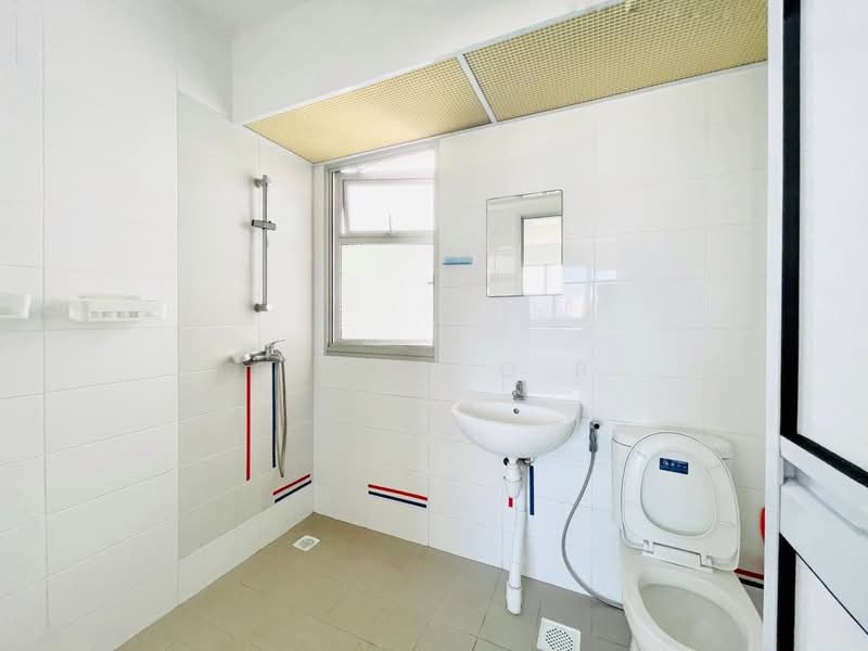 116A Jalan Tenteram HDB Flat For Sale at S$ 918,000 | PropertyGuru Singapore - Bathroom