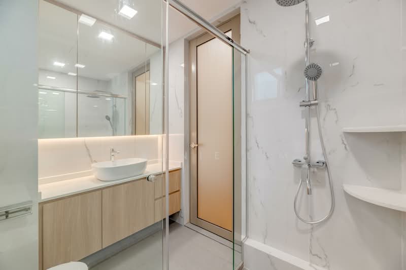 The Luxurie Condominium For Sale at S$ 2,420,000 | PropertyGuru Singapore - Bathroom