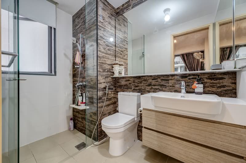 The Luxurie Condominium For Sale at S$ 2,420,000 | PropertyGuru Singapore - Bathroom