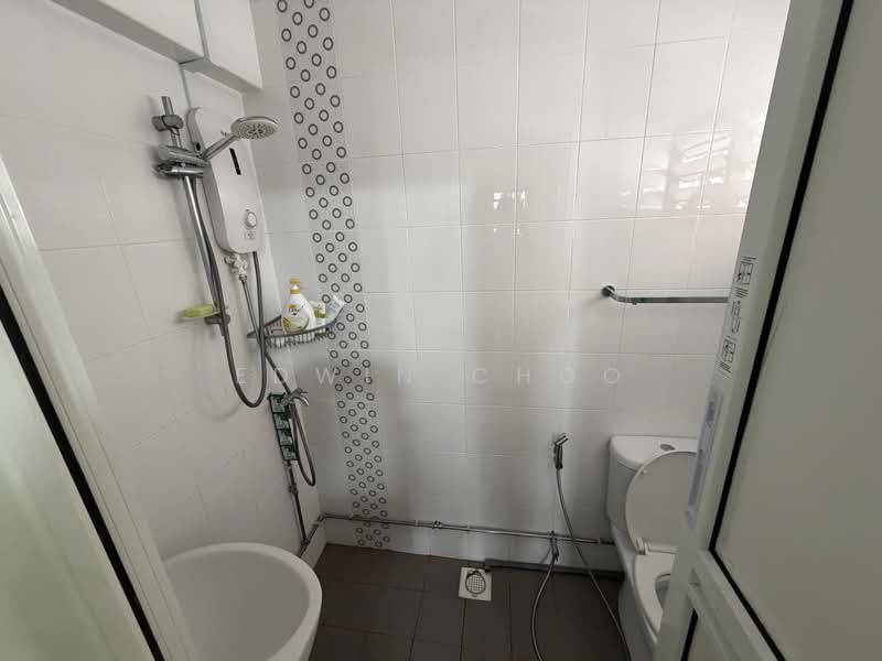 110 Yishun Ring Road HDB Flat For Sale at S$ 440,000 | PropertyGuru Singapore - Bathroom