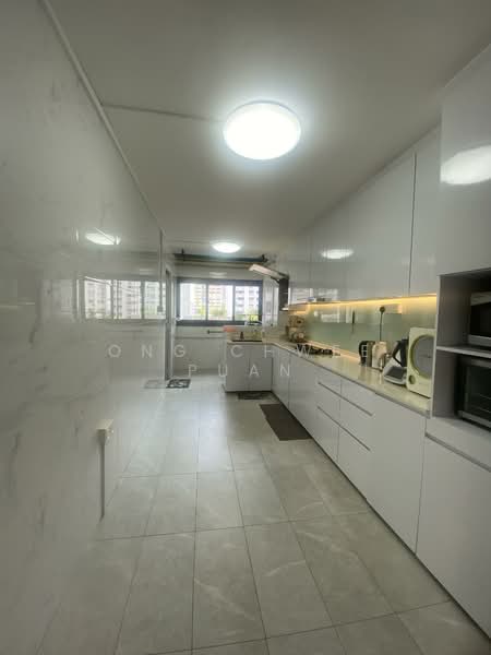 124 Bishan Street 12 HDB Flat For Sale at S$ 1,200,000 | PropertyGuru Singapore - Kitchen