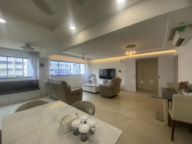 124 Bishan Street 12 HDB Flat For Sale at S$ 1,200,000 | PropertyGuru Singapore - Living Room