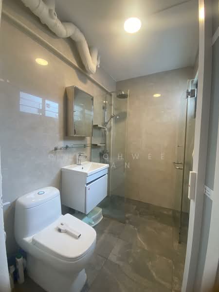 124 Bishan Street 12 HDB Flat For Sale at S$ 1,200,000 | PropertyGuru Singapore - Bathroom
