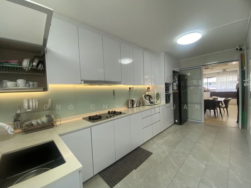 124 Bishan Street 12 HDB Flat For Sale at S$ 1,200,000 | PropertyGuru Singapore - Kitchen