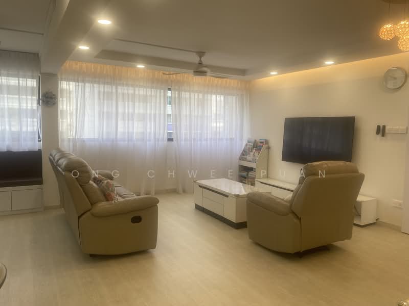 124 Bishan Street 12 HDB Flat For Sale at S$ 1,200,000 | PropertyGuru Singapore - Living Room
