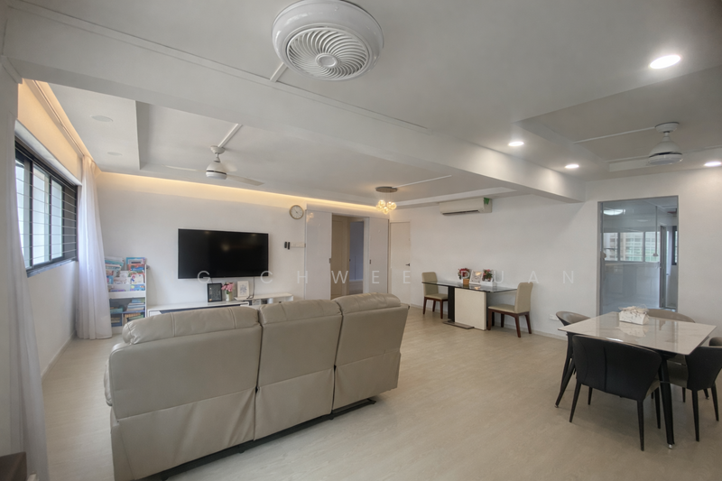 124 Bishan Street 12 HDB Flat For Sale at S$ 1,200,000 | PropertyGuru Singapore - Living Room