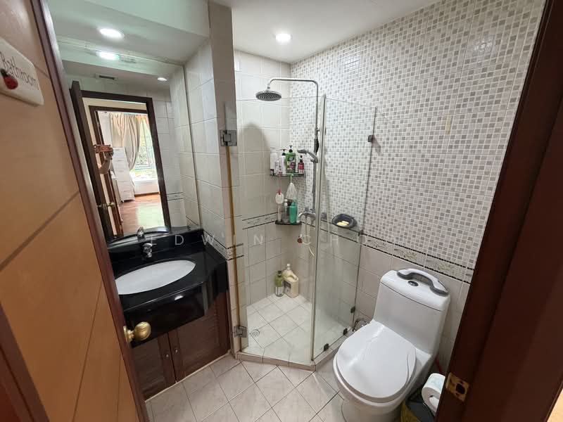 Yishun Emerald Condominium For Sale at S$ 1,680,000 | PropertyGuru Singapore - Bathroom