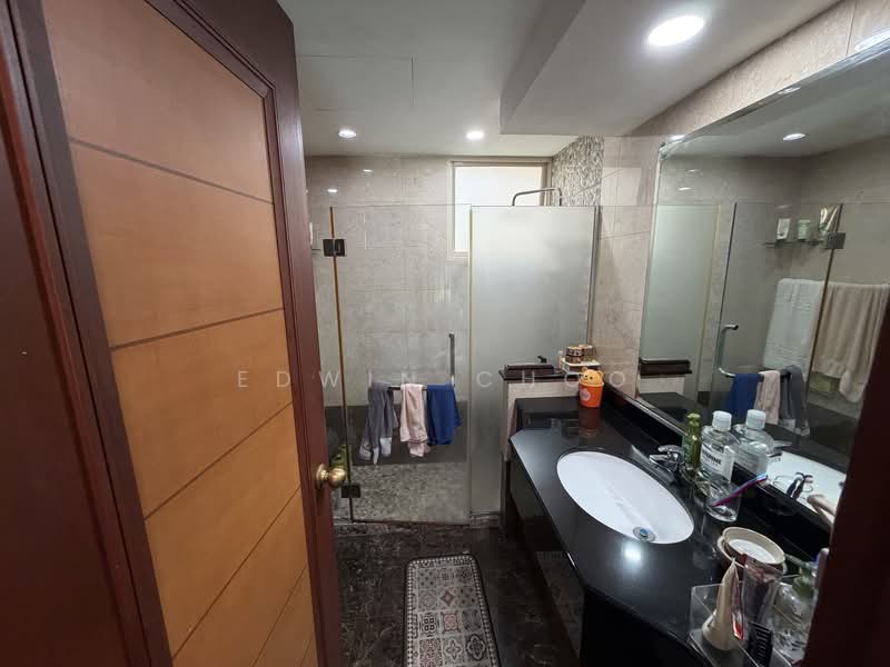 Yishun Emerald Condominium For Sale at S$ 1,680,000 | PropertyGuru Singapore - Bathroom