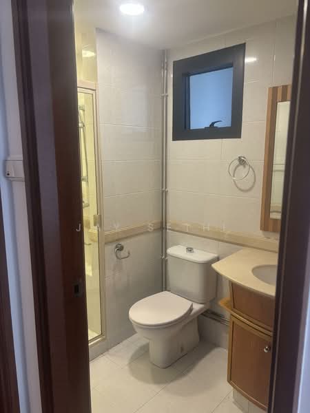 River Place Condominium For Sale at S$ 4,165,000 | PropertyGuru Singapore - Bathroom