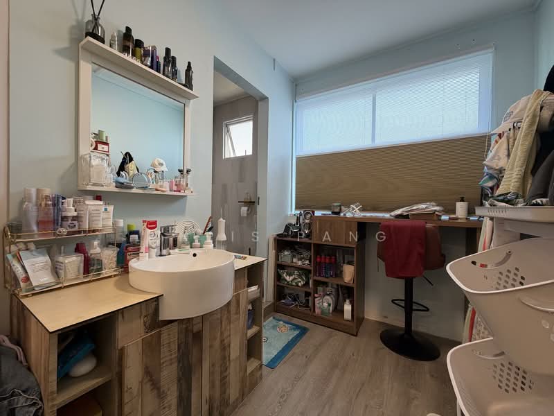 523 Serangoon North Avenue 4 HDB Flat For Sale at S$ 899,000 | PropertyGuru Singapore - Bathroom