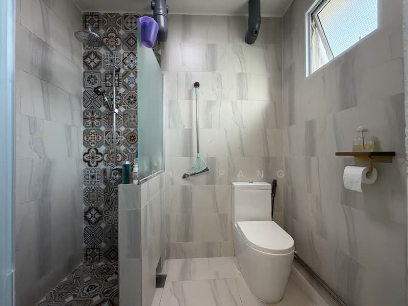523 Serangoon North Avenue 4 HDB Flat For Sale at S$ 899,000 | PropertyGuru Singapore - Bathroom