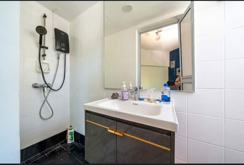 Cascadale Condominium For Sale at S$ 1,600,000 | PropertyGuru Singapore - Bathroom