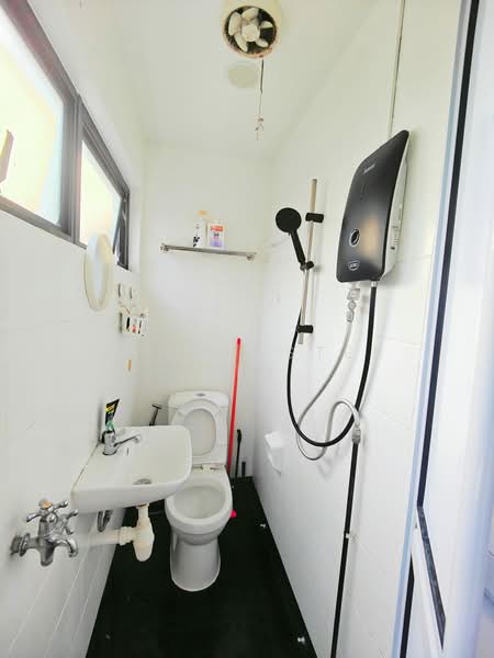 Cascadale Condominium For Sale at S$ 1,600,000 | PropertyGuru Singapore - Bathroom