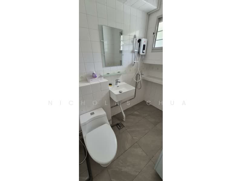346 Tampines Street 33, 346 Tampines Street 33, 3 Bedrooms, 1,173 sqft, HDB Flat For Rent, by Nicholas Chua, 500087341 - Bathroom - PropertyGuru.com.sg