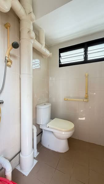 230 Ang Mo Kio Avenue 3 HDB Flat For Sale at S$ 490,000 | PropertyGuru Singapore - Bathroom