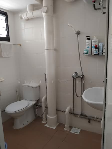 431 Ang Mo Kio Avenue 10, 431 Ang Mo Kio Avenue 10, Room Rental, 200 sqft, HDB Flat For Rent, by Michelle Lee, 500087352 - Bathroom - PropertyGuru.com.sg