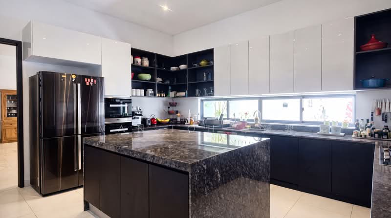 ⭐DUNBAR WALK⭐2.5 STOREY MOVE-IN⭐, Home Lift l Private Pool l Park 2 Cars, 5 Bedrooms, 6,000 sqft, Semi-Detached House For Sale, by Ivan Toh 卓筬羿, 500087355 - Kitchen - PropertyGuru.com.sg