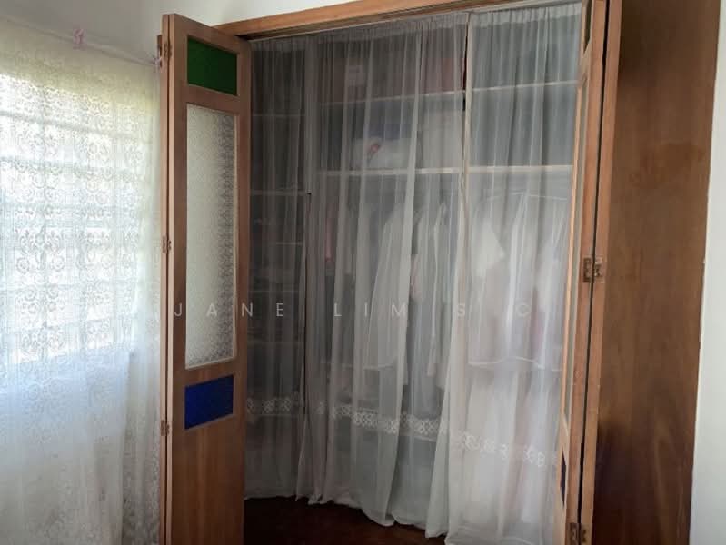 Neptune Court Apartment For Sale at S$ 1,950,000 | PropertyGuru Singapore - Walk in wardrobes 