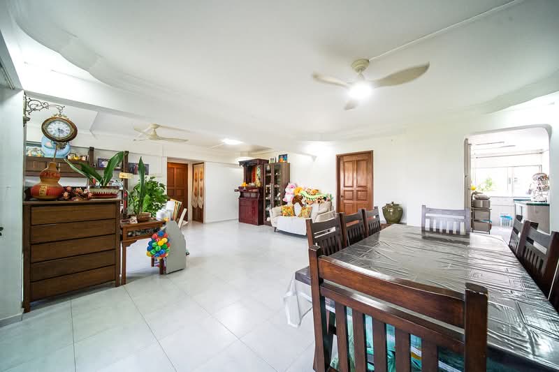 162 Tampines Street 12 HDB Flat For Sale at S$ 879,888 | PropertyGuru Singapore - Living Room