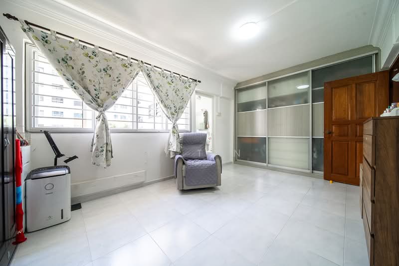 162 Tampines Street 12 HDB Flat For Sale at S$ 879,888 | PropertyGuru Singapore - master bedroom