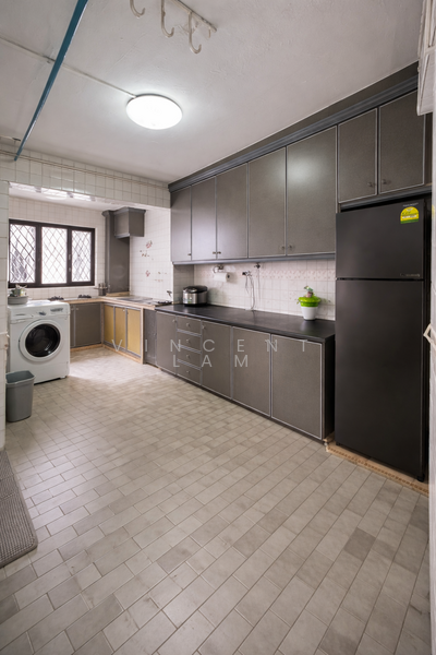 220 Jurong East Street 21 HDB Flat For Sale at S$ 688,888 | PropertyGuru Singapore - Kitchen