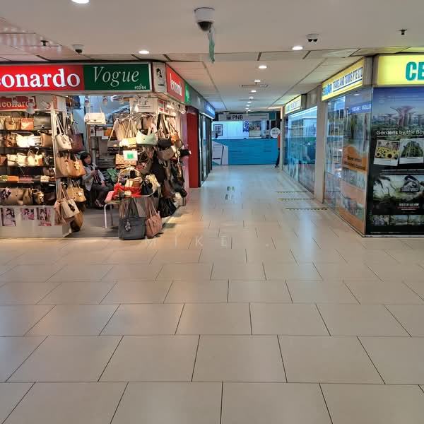 Lucky Plaza, 304 Orchard Road, 398 sqft, Mall Shop For Rent, by Mike ., 500087394 - Corridor - CommercialGuru.com.sg
