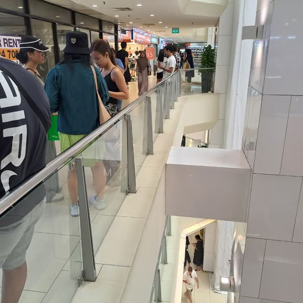 Lucky Plaza, 304 Orchard Road, 398 sqft, Mall Shop For Rent, by Mike ., 500087394 - Interior - CommercialGuru.com.sg