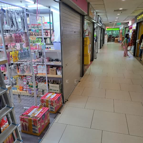 Lucky Plaza, 304 Orchard Road, 398 sqft, Mall Shop For Rent, by Mike ., 500087394 - Corridor - CommercialGuru.com.sg