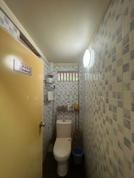 327713 Apartment For Sale at S$ 1,600,000 | PropertyGuru Singapore - Bathroom
