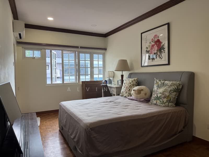 ⭐️⭐️LANDED7772 Well kept and cosy Semi Detached in Sunrise Semi-Detached House For Sale at S$ 6,000,000 | PropertyGuru Singapore - Bedroom