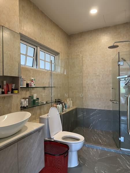 ⭐️⭐️LANDED7772 Well kept and cosy Semi Detached in Sunrise Semi-Detached House For Sale at S$ 6,000,000 | PropertyGuru Singapore - Bathroom